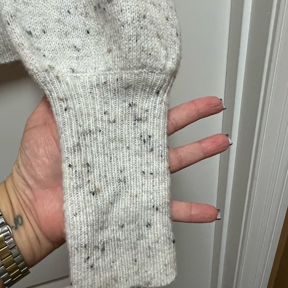 CUTE! Cream & Black Sz Medium Speckled Puffy Sleeve Sweater VERY CUTE! - Picture 4 of 8